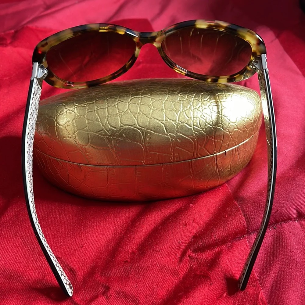 Authentic Coach sunglasses with no scratches brand new and with the bling! - Picture 4 of 7